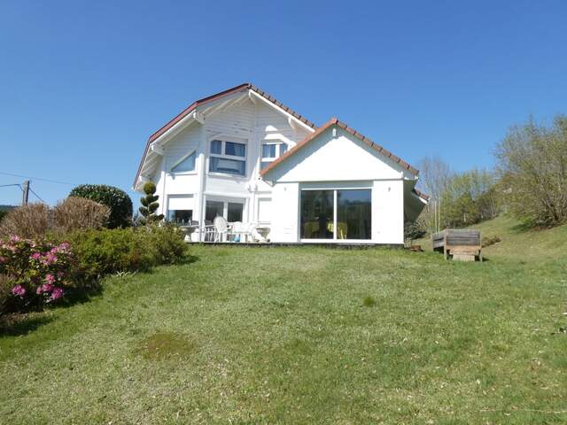 GERARDMER (88) Chalet haut de gamme T6 de 150m², terrain 1450m² — photo du bien