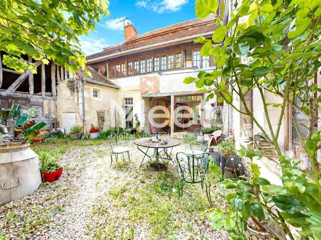 Maison 10 Pièces - 7 Chambres - Dépendances — photo du bien