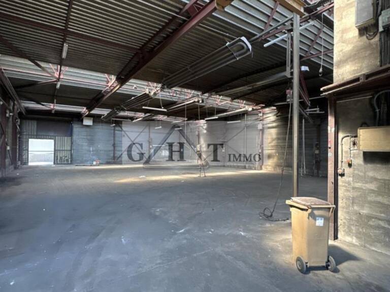 Entrepôt Bureaux A louer — photo 1