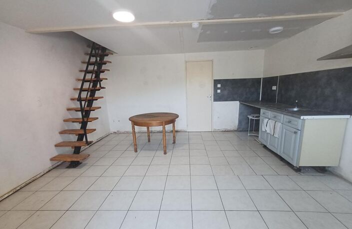 Maison à rénover – Gros potentiel en plein centre de Firmi — photo 3