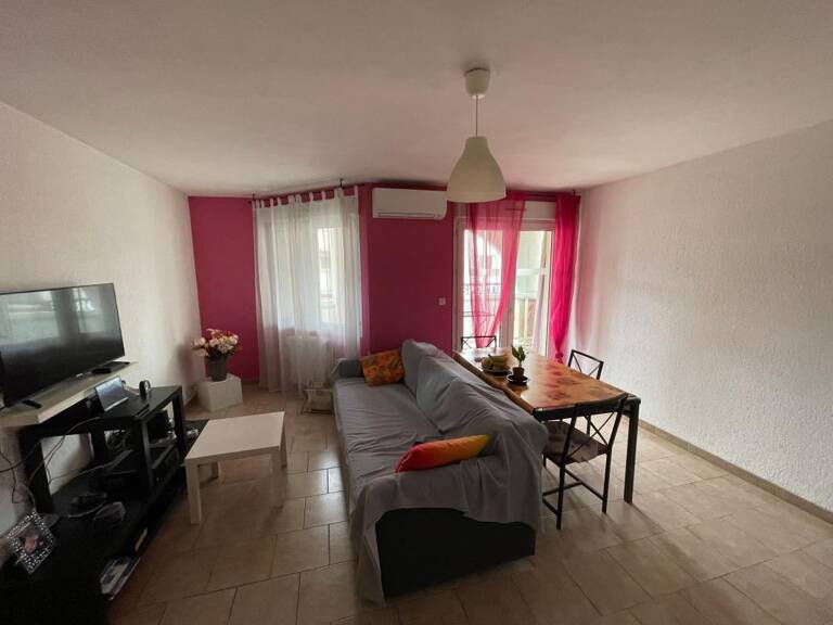 A VENDRE SANARY SUR MER 83110 CENTRE VILLE APPARTEMENT 2 PIECES LUMINEUX A 500 M DU PORT — photo 1
