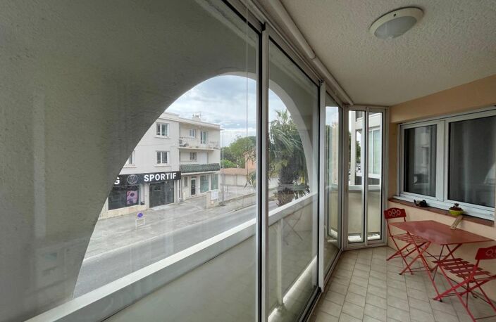 A VENDRE SANARY SUR MER 83110 CENTRE VILLE APPARTEMENT 2 PIECES LUMINEUX A 500 M DU PORT — photo 4