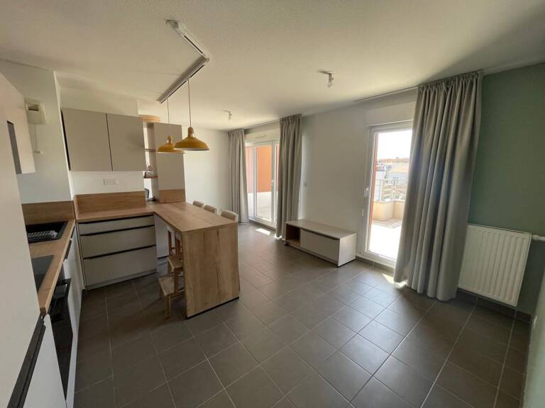 QUARTIER PORTE MARINE APPARTEMENT VILLA SUR LE TOIT 3 PIECES TERRASSE DERNIER ETAGE ASCENSEUR PARKING PRIVATIF — photo 1