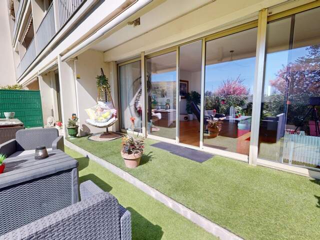 Appartement À Vendre — photo du bien