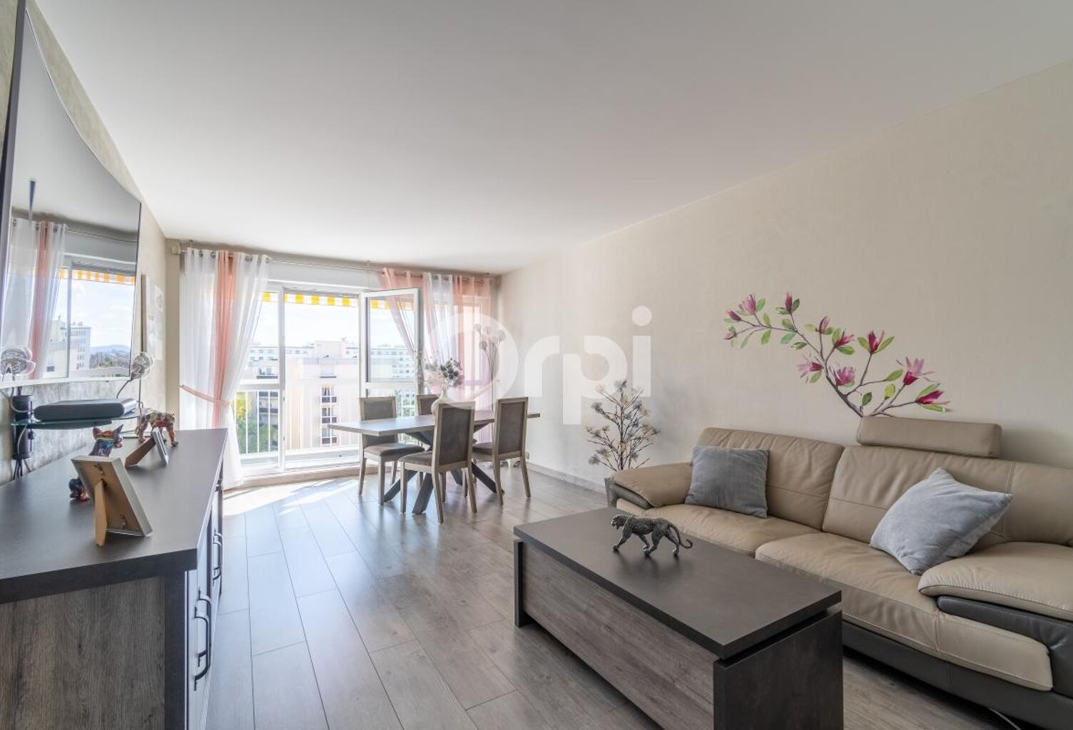 Appartement résidentiel 106 m² – 4 chambres – 3 balcons – parking –  proche centre-ville — photo 1