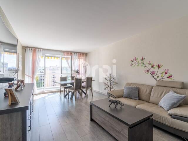 Appartement résidentiel 106 m² – 4 chambres – 3 balcons – parking –  proche centre-ville — photo du bien