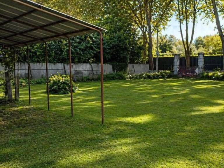 Terrain de 965m2 constructible + local de 140m2 et garage de 35m2 à SALIES DU SALAT — photo 1