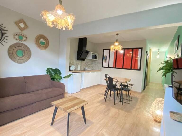 APPARTEMENT T2 MEUBLE  AU RDC AVEC JARDINET — photo 1