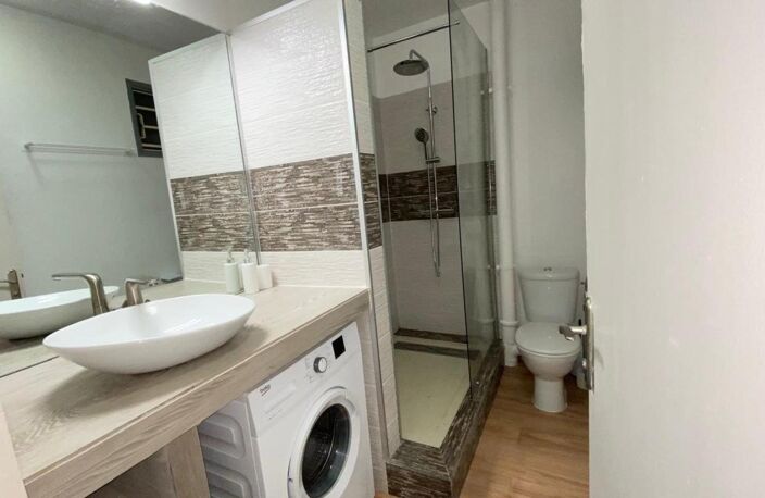 APPARTEMENT T2 MEUBLE  AU RDC AVEC JARDINET — photo 4
