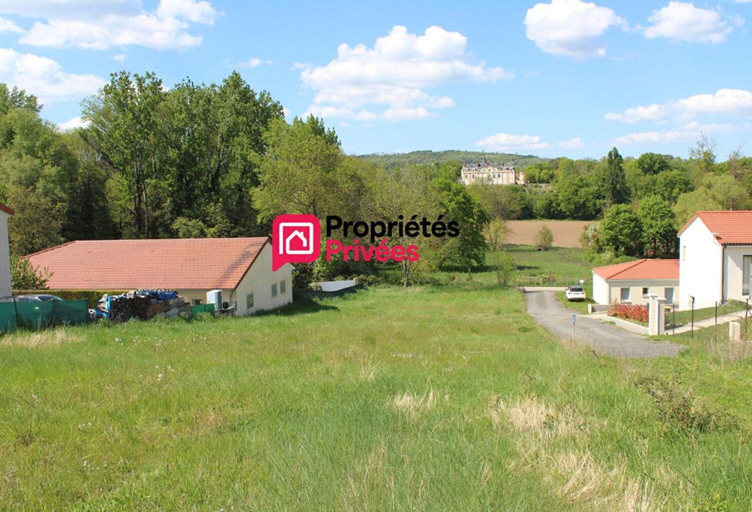 Yssac-la-Tourette ? Belle parcelle de 1 296 m² avec vue panoramique — photo 1