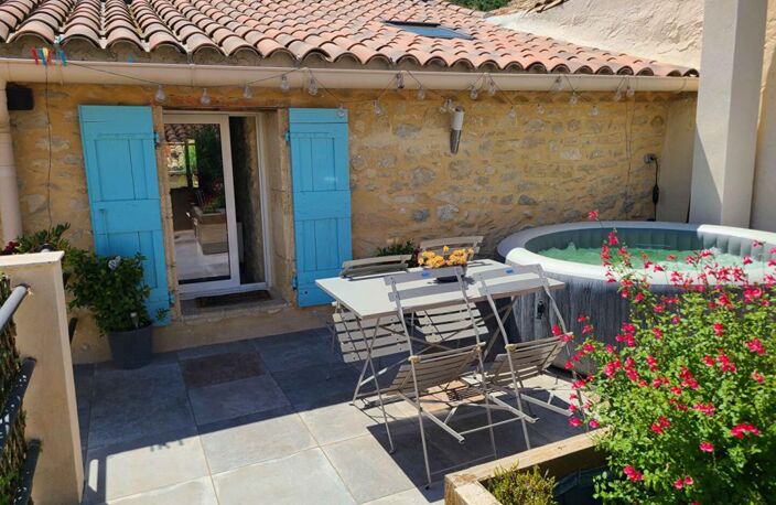 Maison de village rénovée en pierres avec bassin — photo 3