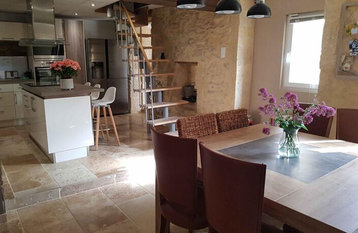 Maison de village rénovée en pierres avec bassin — photo 4