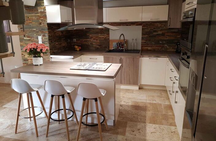 Maison de village rénovée en pierres avec bassin — photo 5