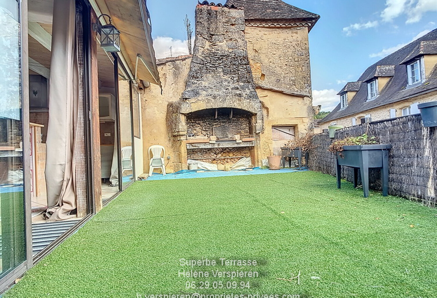 Maison  8 pièce(s) 254 m2 avec  dépendance — photo 1