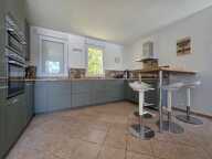 VILLA - 188 M² - 5 CHAMBRES - PISCINE - JARDIN — photo 2
