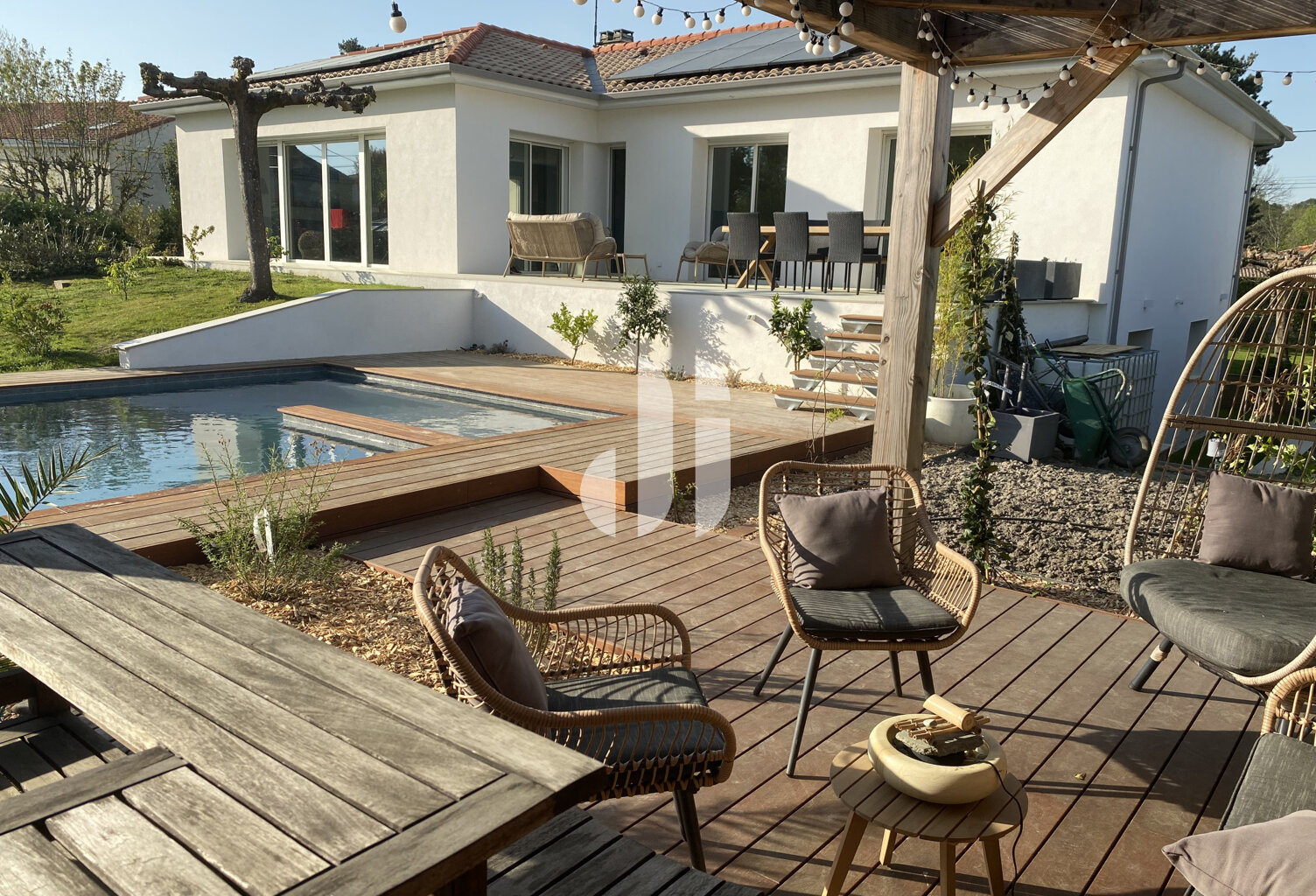 Maison 6p 5ch 210 m2 avec piscine entièrement rénovée DPE A — photo 1
