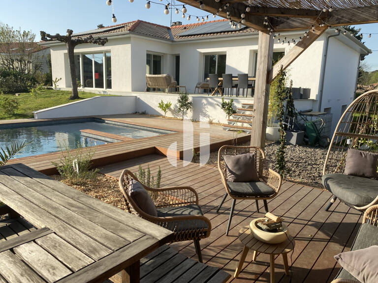 Maison 6p 5ch 210 m2 avec piscine entièrement rénovée DPE A — photo 1