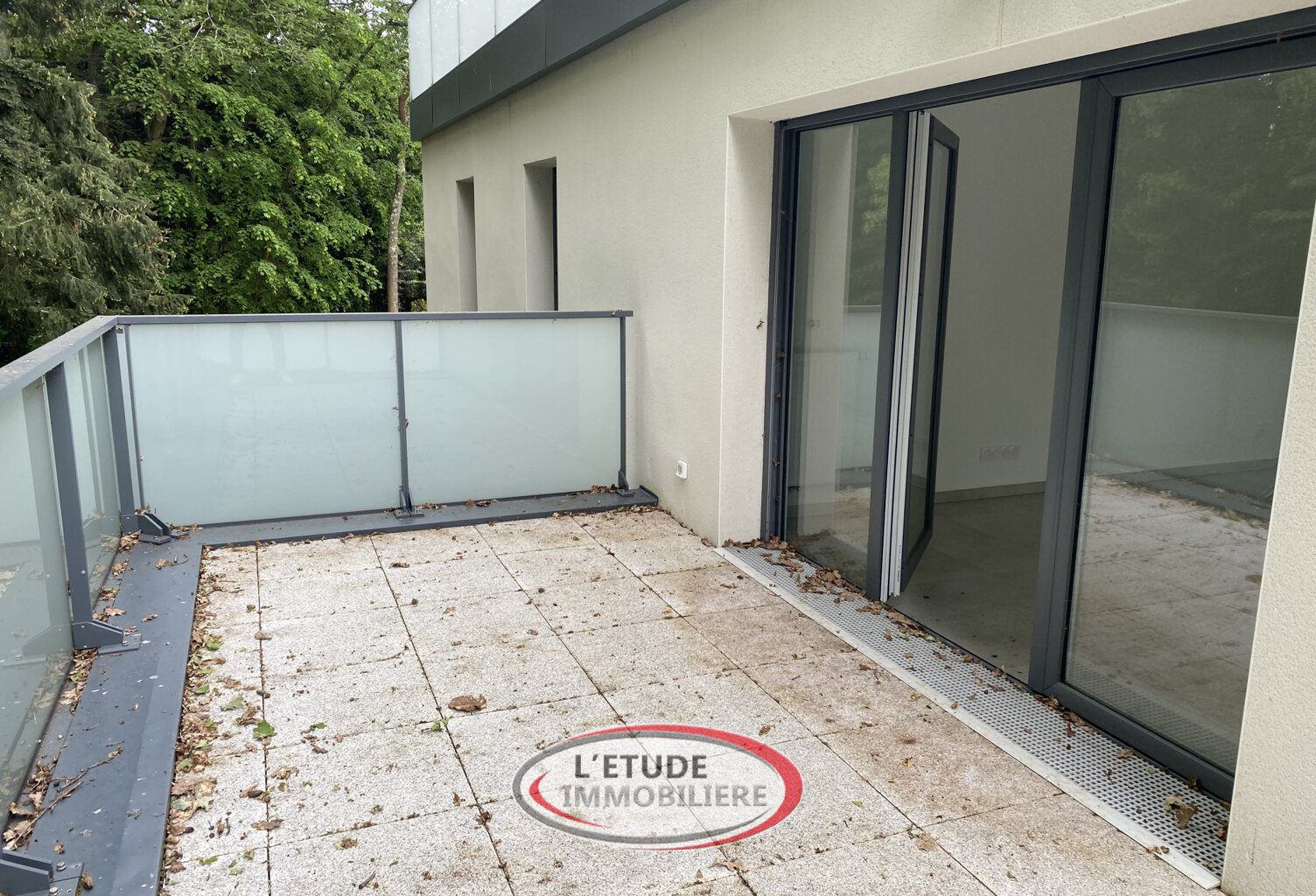 Dans environnement protégé, vaste appartement Neuf avec terr — photo 1