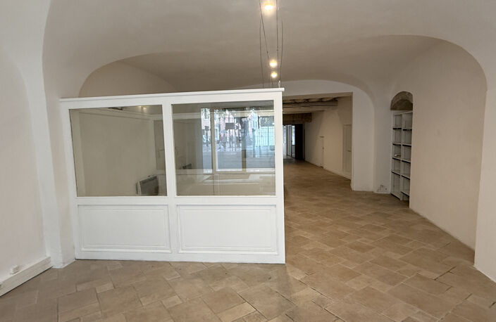 LOCAL COMMERCIAL BOULEVARD GAMBETTA NÎMES — photo 2