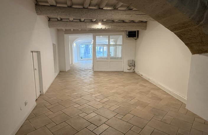 LOCAL COMMERCIAL BOULEVARD GAMBETTA NÎMES — photo 4