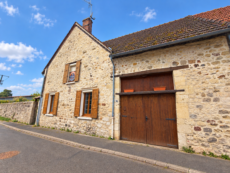 A PROXIMITE DU CHATEAU — photo 1