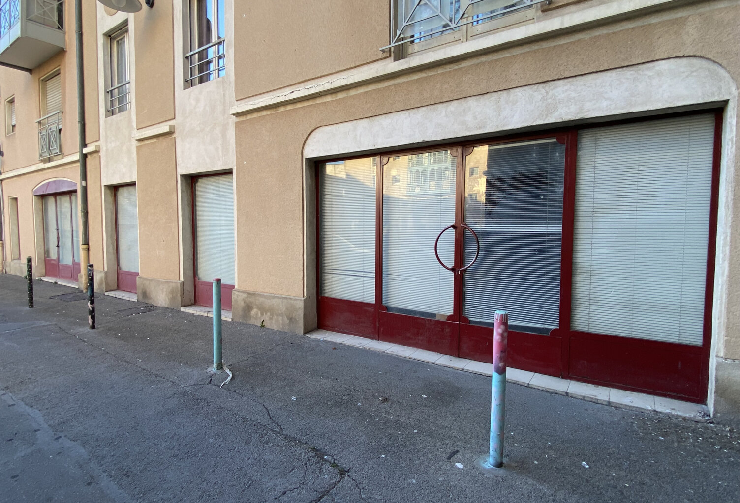 Bureau Proche de la cite administrative et des parkings du c — photo 1