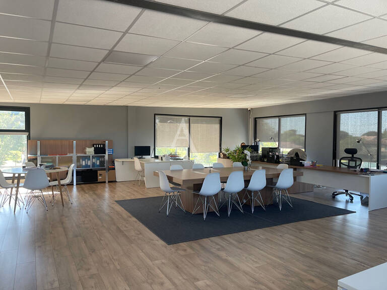 A LOUER  PLATEAU - BUREAUX/LOCAL - 106M² — photo 1