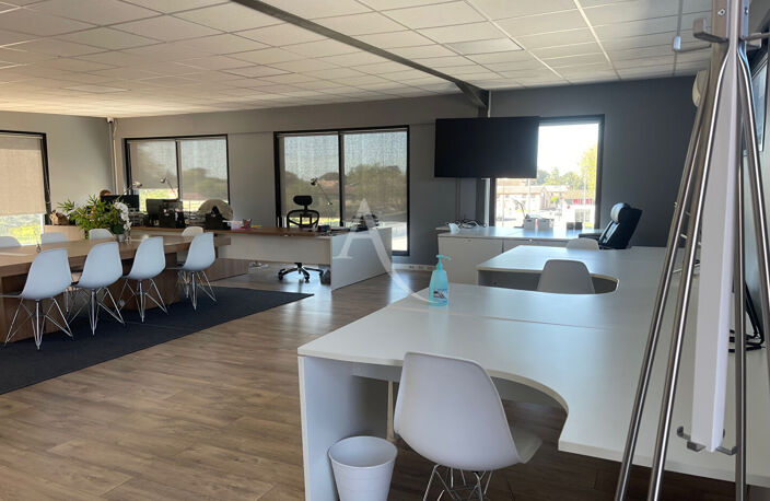 A LOUER  PLATEAU - BUREAUX/LOCAL - 106M² — photo 3