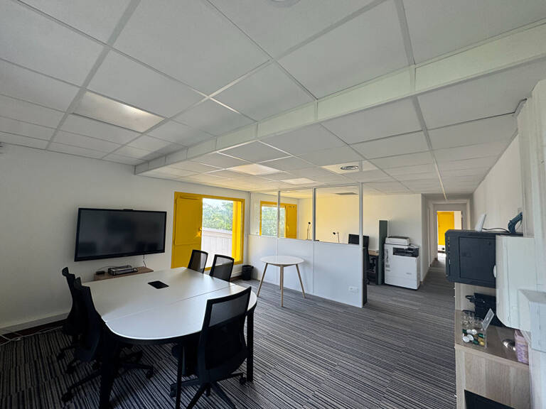 Magnifiques bureaux lumineux, modernes et idéalement situés à AGROPARC avec parking — photo 1