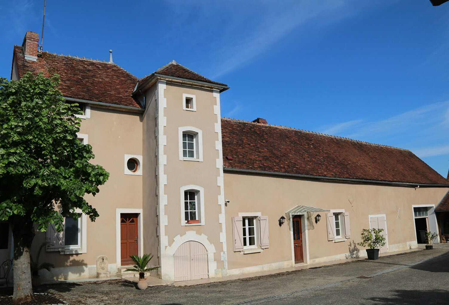 Propriété 157m² avec dépendances. — photo 1