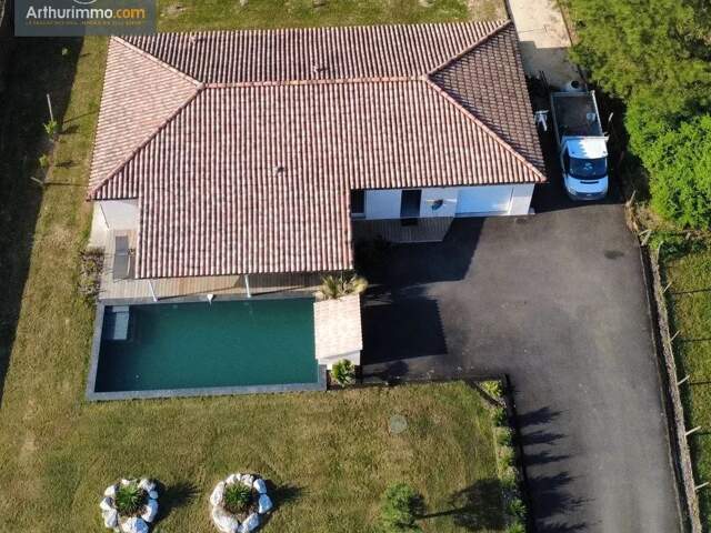 maison de famille avec piscine proche casteljaloux — photo du bien