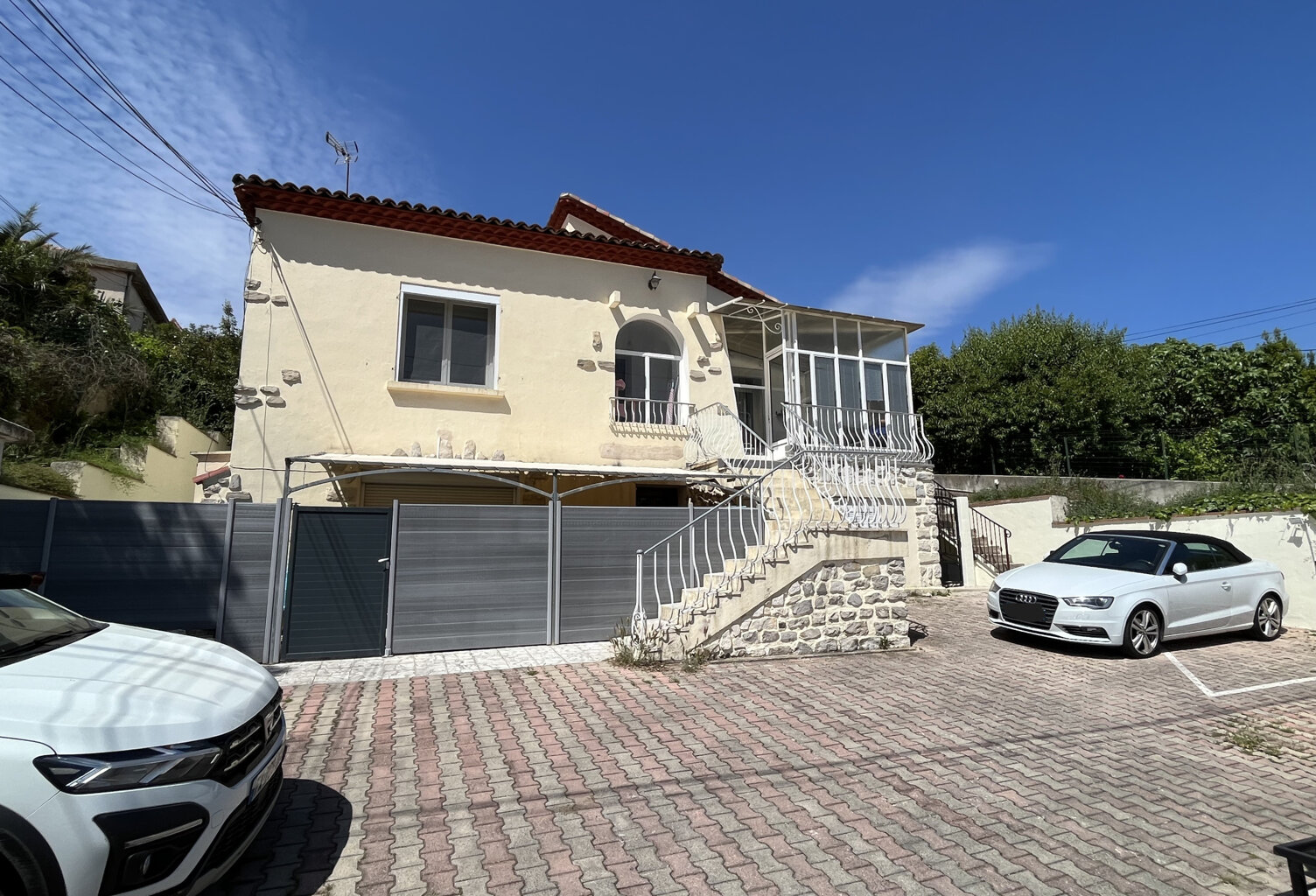 MARSEILLE 15 ND LIMITE PROPRIETE DE RAPPORT AVEC 4 LOGEMENTS — photo 1