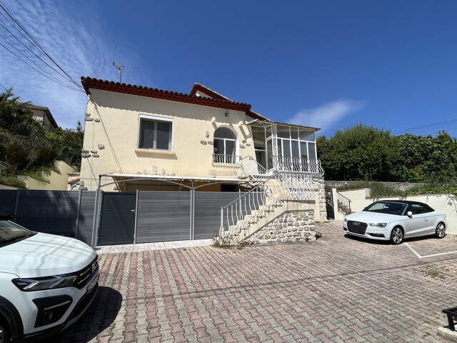 MARSEILLE 15 ND LIMITE PROPRIETE DE RAPPORT AVEC 4 LOGEMENTS — photo du bien