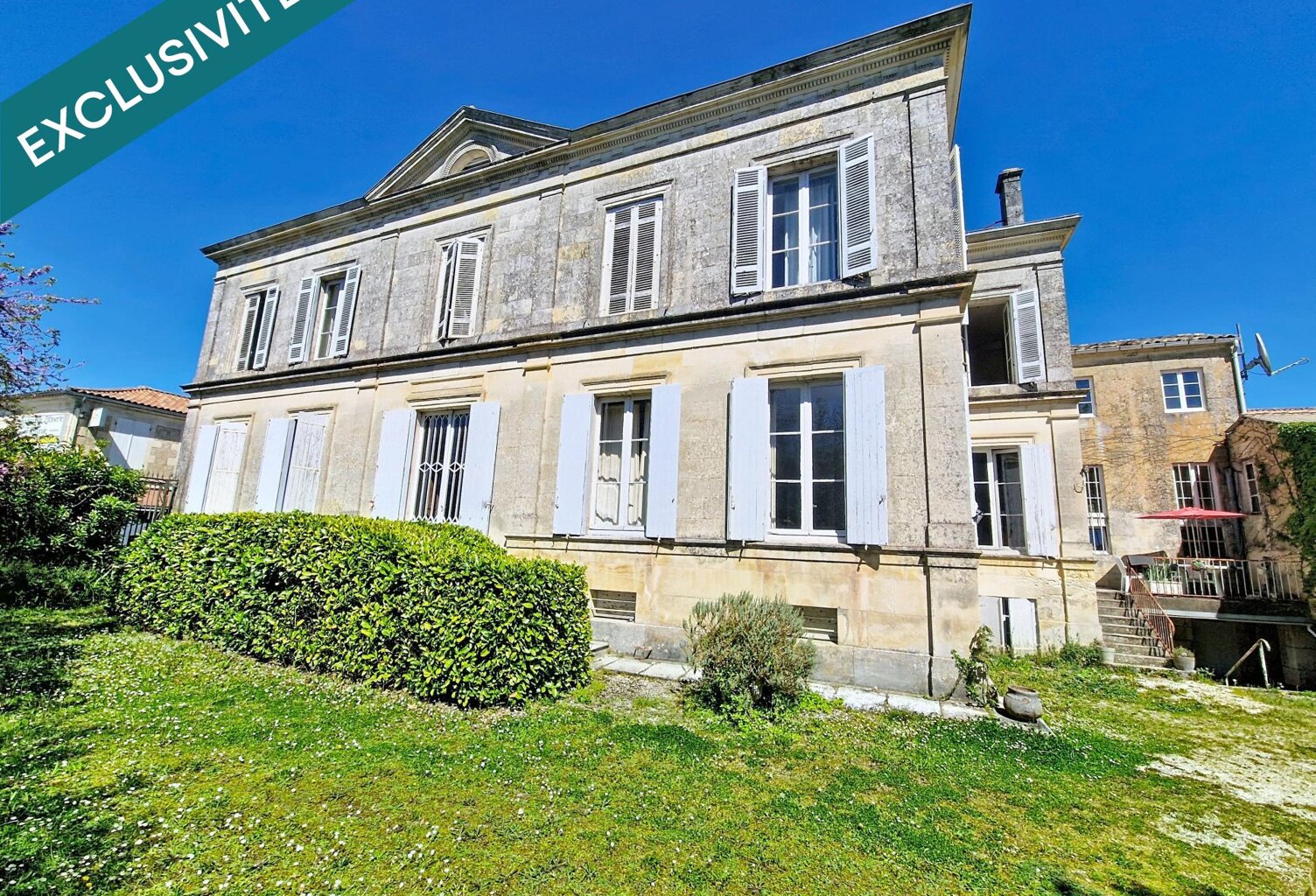 Charme, volumes et potentiel exceptionnel au cœur d'un écrin de verdure ! — photo 1