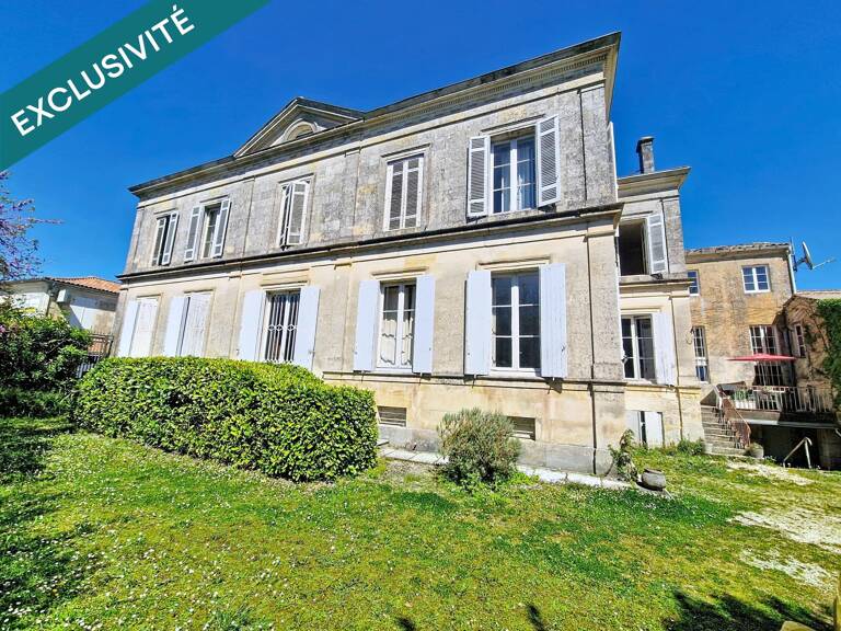 Charme, volumes et potentiel exceptionnel au cœur d'un écrin de verdure ! — photo 1