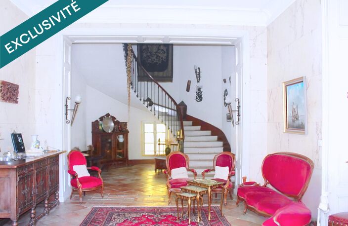 Charme, volumes et potentiel exceptionnel au cœur d'un écrin de verdure ! — photo 3