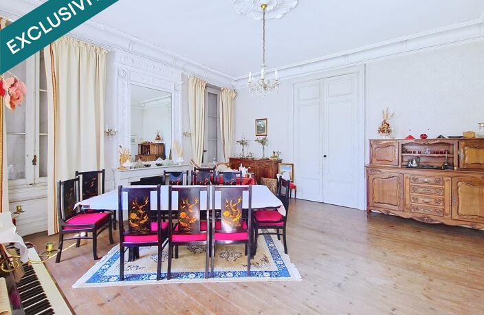 Charme, volumes et potentiel exceptionnel au cœur d'un écrin de verdure ! — photo 4