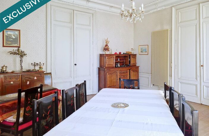 Charme, volumes et potentiel exceptionnel au cœur d'un écrin de verdure ! — photo 5
