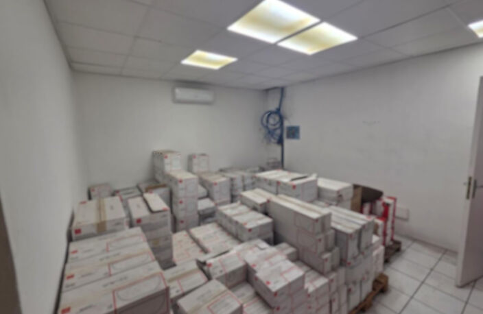 Local d'activités - Entreposage - Bureaux 250 m2 Le Port — photo 5