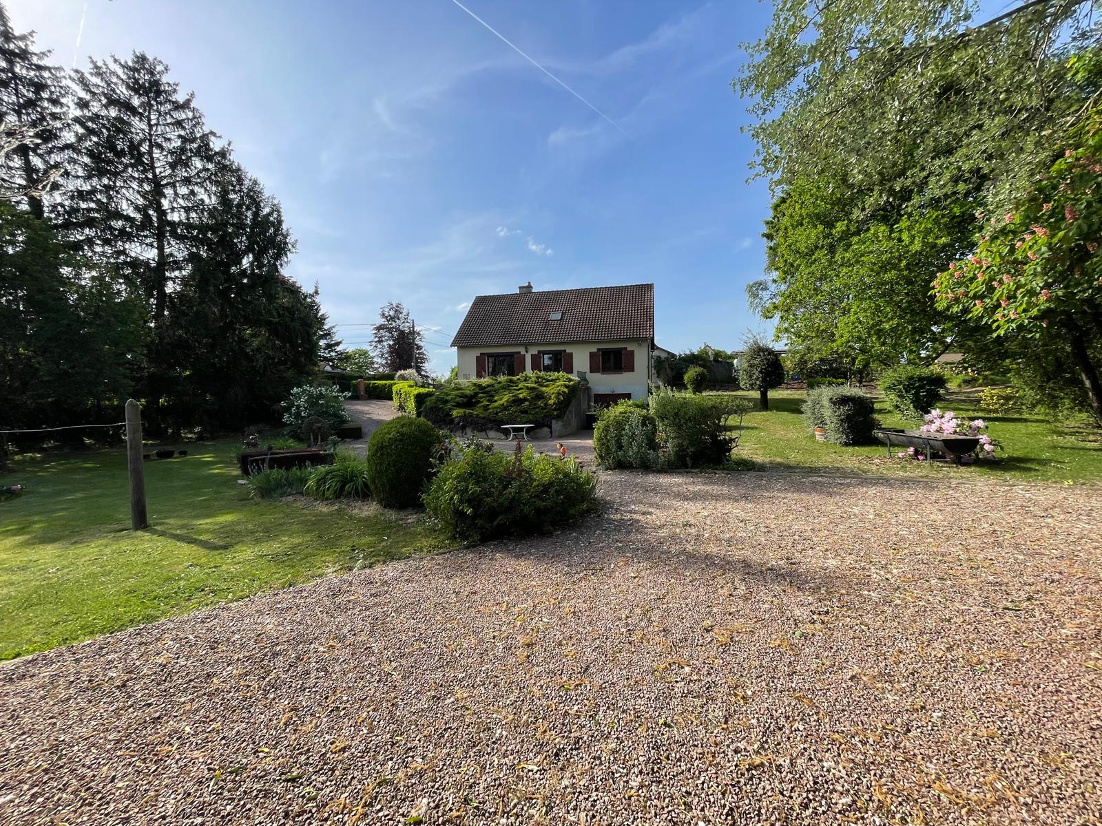 20mn's de Bourges - Maison offrant 112m² avec agréable jardin et double garage