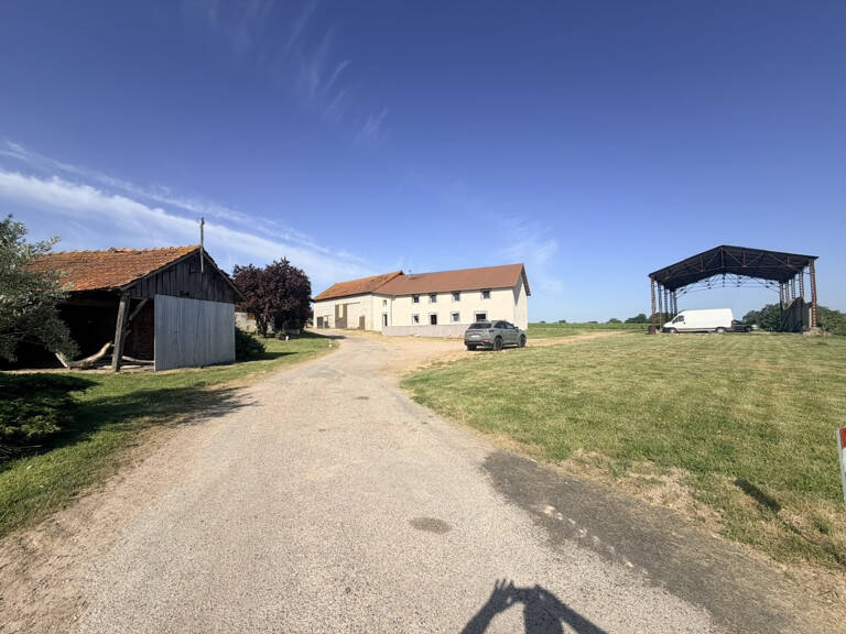 Ancien corps de ferme rénové et dépendances.Belle situation. — photo 1