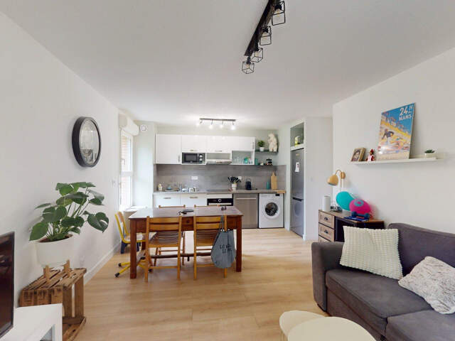 Entièrement Rénové Appartement T3 RDC 52.81 m2 Résidence ave — photo du bien