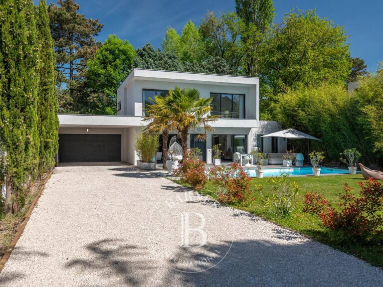 Maison contemporaine 141 m² – terrain 711 m² – 4 chambres – piscine — photo 1