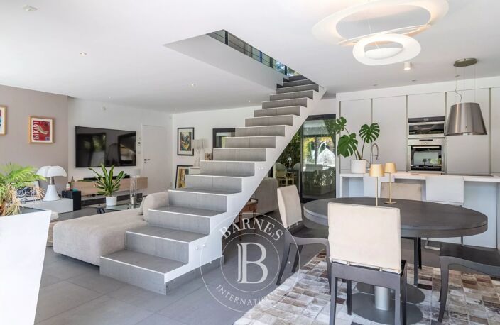 Maison contemporaine 141 m² – terrain 711 m² – 4 chambres – piscine — photo 4