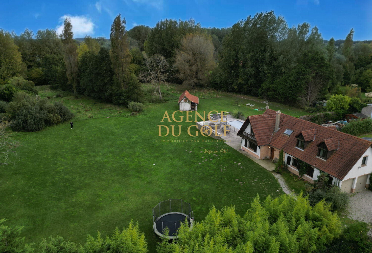 Maison 5 chambres   162 m2   Terrain de 9 000 m2 avec piscin — photo 1