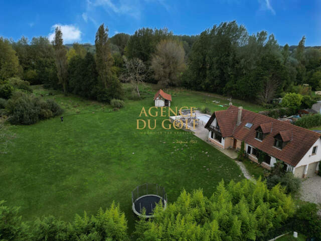 Maison 5 chambres   162 m2   Terrain de 9 000 m2 avec piscin — photo du bien