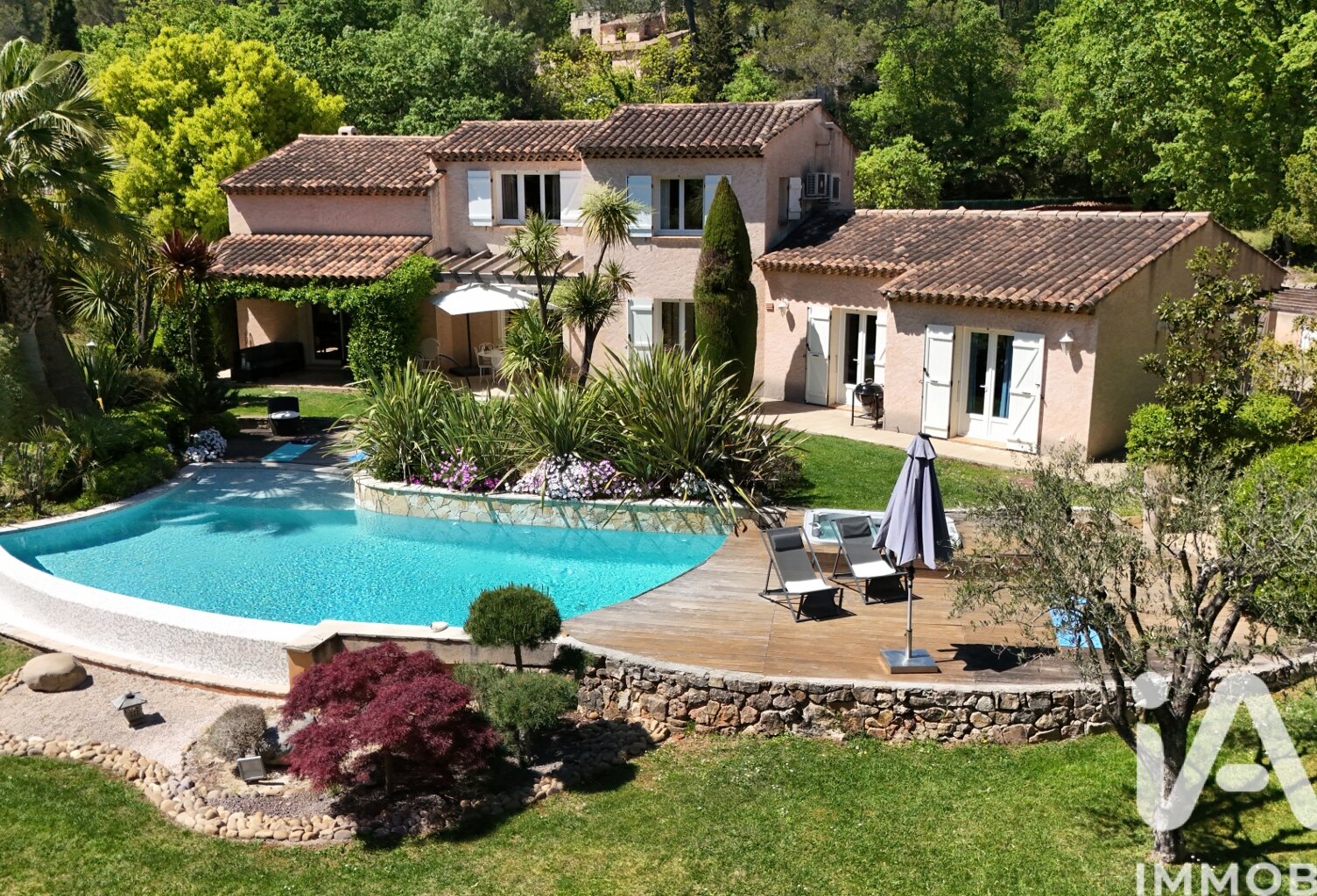 Vente Maison/villa 9 pièces — photo 1