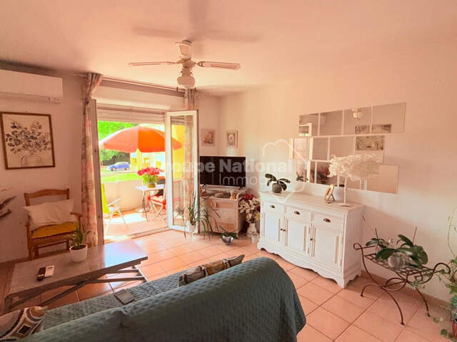 Appartement - Résidence sécurisée et stationnement — photo du bien