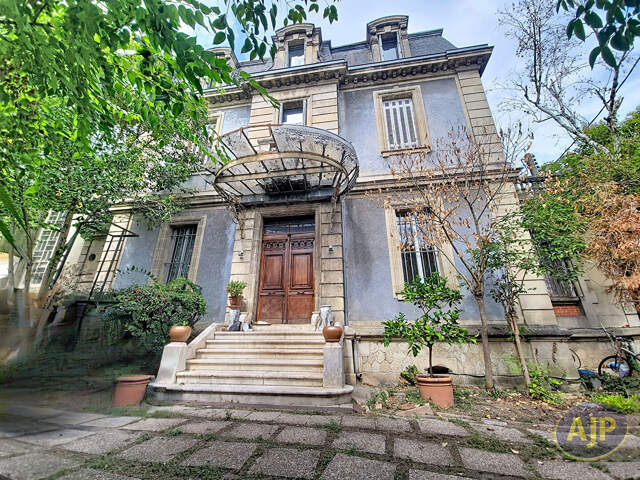 Talence/Maison 330m² /Jardin-Stationnement — photo du bien