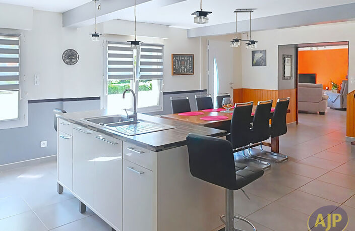 maison familiale 140m² habitables 5 Chambres — photo 2